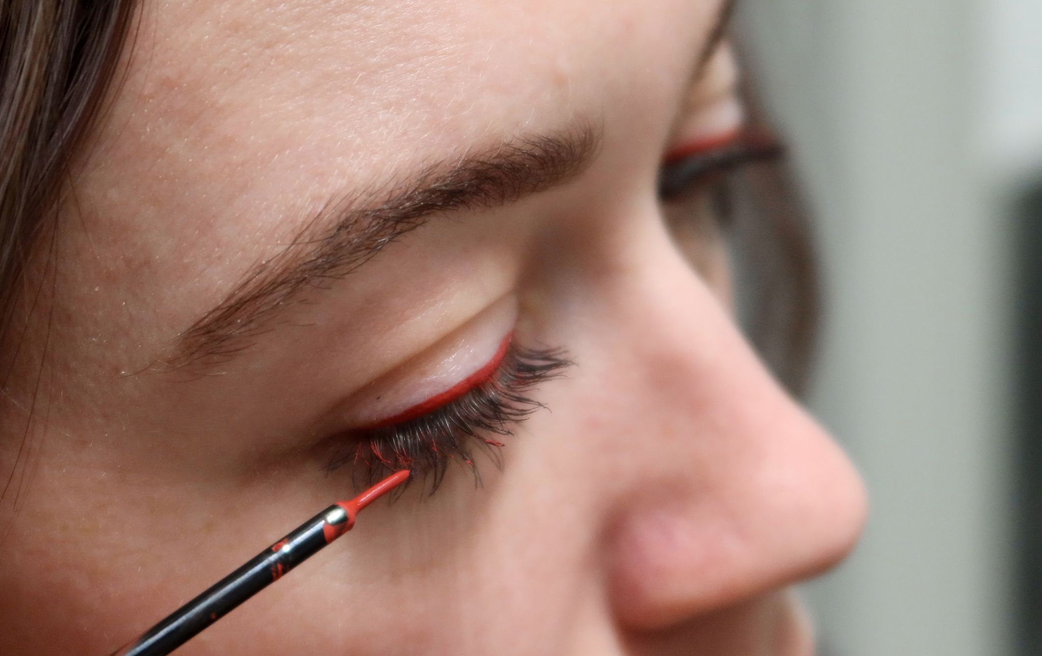 Mut zur Farbe: So trägt man roten Eyeliner